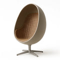 Eiförmiger Stuhl aus Polycarbonat und Rattan Beige